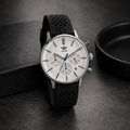 Cronógrafo urbano Adidas Code One Chrono AOSY22014 con caja de acero plateado, esfera blanca con tres subesferas y correa de silicona negra perforada.