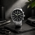 Reloj cronógrafo de piloto Citizen Aviator Eco-Drive CA0690-88E de acero inoxidable plateado con esfera negra texturizada de estilo militar táctico.