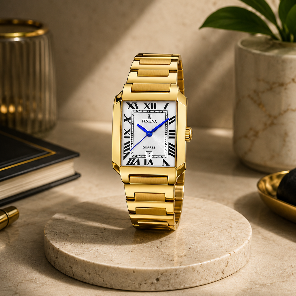  Reloj de mujer rectangular Festina On The Square F20680/1 de acero inoxidable dorado con esfera blanca y agujas azules sobre un pedestal de piedra.