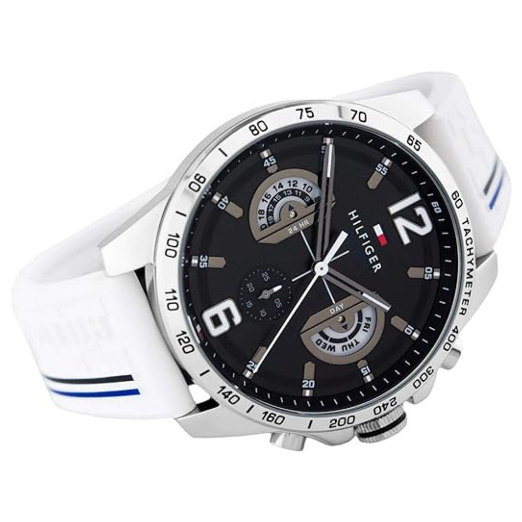  Reloj de hombre Tommy Hilfiger Decker 1791475 con caja plateada de acero inoxidable, dial negro y correa de silicona blanca con franjas azules.