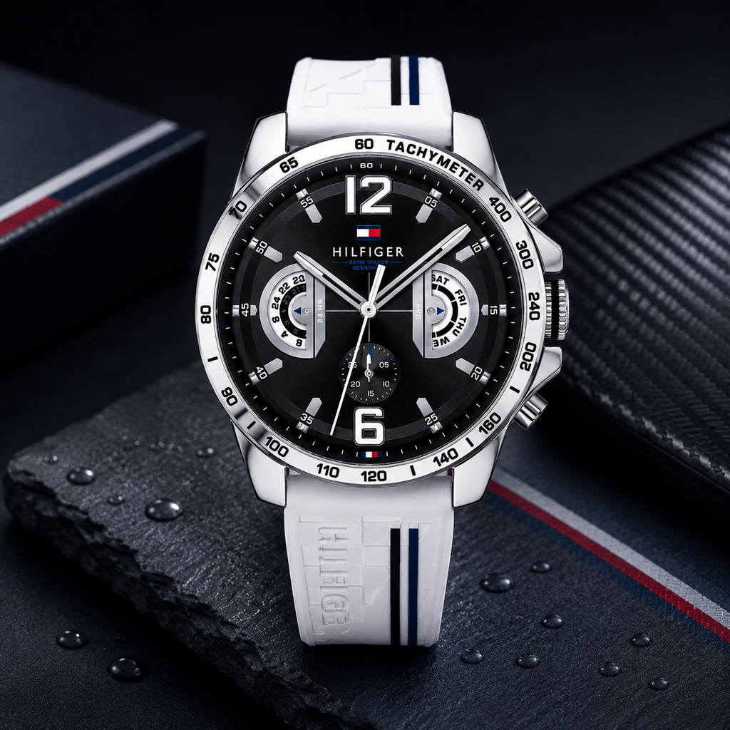  Reloj de hombre Tommy Hilfiger Decker 1791475 con caja plateada de acero inoxidable, dial negro y correa de silicona blanca con franjas azules.