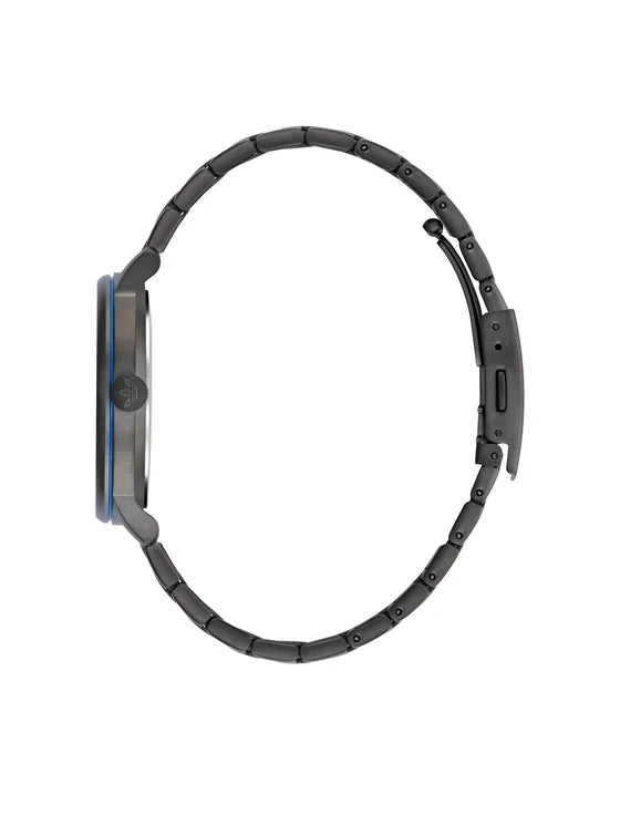Reloj de mujer Adidas Code One AOSY22023 con caja ultraplana de acero gris antracita, dial negro minimalista con segundero azul y brazalete de eslabones articulados. lateral